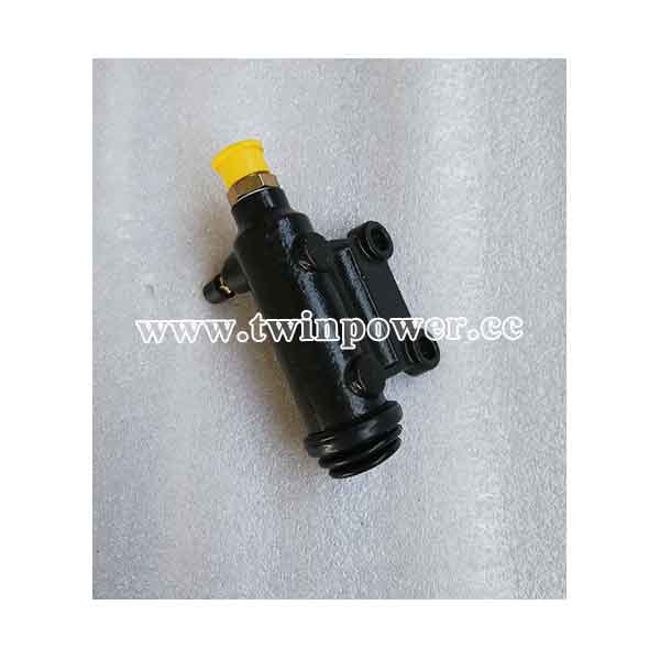 Cummins Clutch Master Cylinder 1605D5-010-B